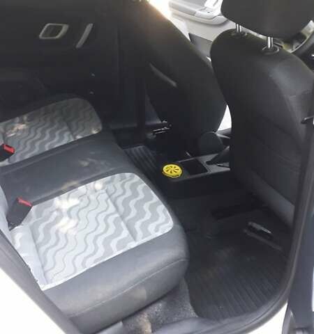 Білий Шкода Фабія, об'ємом двигуна 1.2 л та пробігом 250 тис. км за 5200 $, фото 2 на Automoto.ua