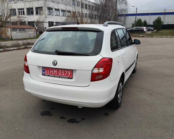 Белый Шкода Фабия, объемом двигателя 1.4 л и пробегом 182 тыс. км за 5300 $, фото 7 на Automoto.ua