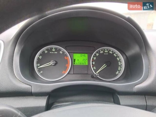 Білий Шкода Фабія, об'ємом двигуна 1.6 л та пробігом 238 тис. км за 4500 $, фото 2 на Automoto.ua