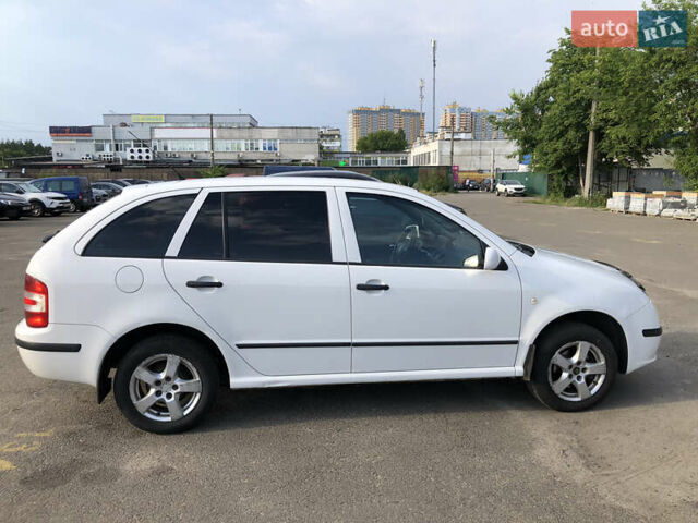 Білий Шкода Фабія, об'ємом двигуна 1.2 л та пробігом 209 тис. км за 4100 $, фото 2 на Automoto.ua