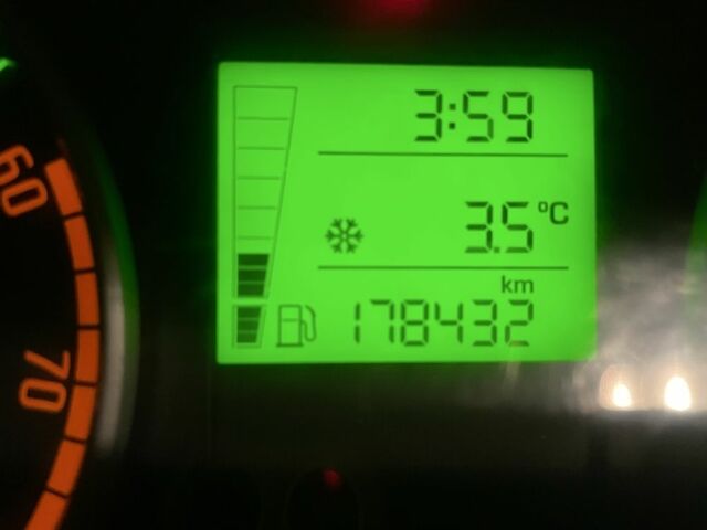 Белый Шкода Фабия, объемом двигателя 1.4 л и пробегом 178 тыс. км за 5500 $, фото 10 на Automoto.ua