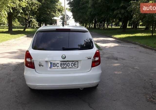 Білий Шкода Фабія, об'ємом двигуна 1.2 л та пробігом 250 тис. км за 5200 $, фото 3 на Automoto.ua