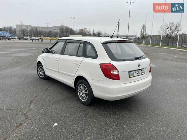 Белый Шкода Фабия, объемом двигателя 1.39 л и пробегом 178 тыс. км за 5500 $, фото 3 на Automoto.ua