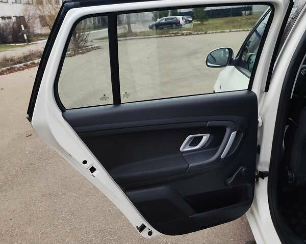 Белый Шкода Фабия, объемом двигателя 1.4 л и пробегом 182 тыс. км за 5300 $, фото 19 на Automoto.ua