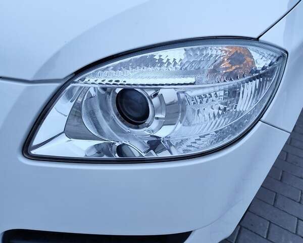 Білий Шкода Фабія, об'ємом двигуна 1.4 л та пробігом 182 тис. км за 5500 $, фото 32 на Automoto.ua