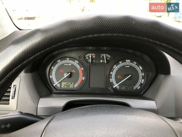 Білий Шкода Фабія, об'ємом двигуна 1.2 л та пробігом 209 тис. км за 4100 $, фото 21 на Automoto.ua