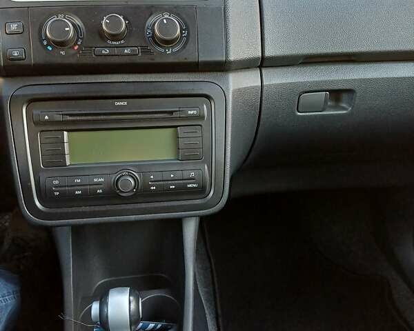 Білий Шкода Фабія, об'ємом двигуна 1.6 л та пробігом 211 тис. км за 6600 $, фото 7 на Automoto.ua