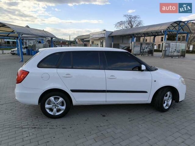 Белый Шкода Фабия, объемом двигателя 1.42 л и пробегом 300 тыс. км за 5200 $, фото 8 на Automoto.ua