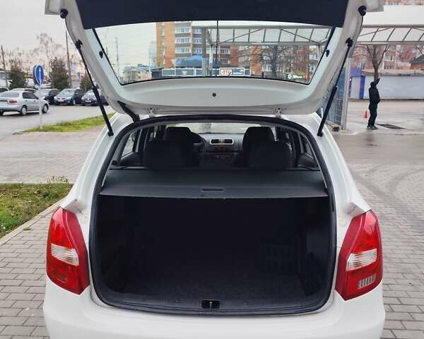 Білий Шкода Фабія, об'ємом двигуна 1.4 л та пробігом 182 тис. км за 5500 $, фото 20 на Automoto.ua