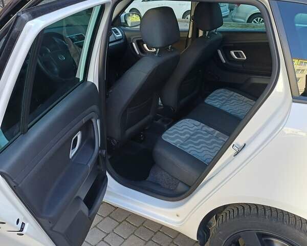Білий Шкода Фабія, об'ємом двигуна 1.6 л та пробігом 211 тис. км за 6600 $, фото 10 на Automoto.ua