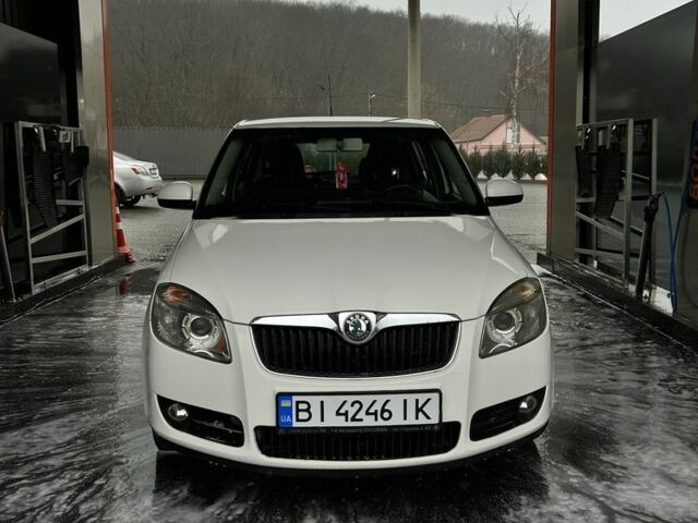 Білий Шкода Фабія, об'ємом двигуна 1.4 л та пробігом 210 тис. км за 4550 $, фото 5 на Automoto.ua