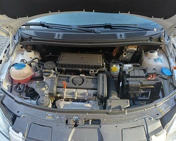 Білий Шкода Фабія, об'ємом двигуна 1.6 л та пробігом 211 тис. км за 6600 $, фото 5 на Automoto.ua