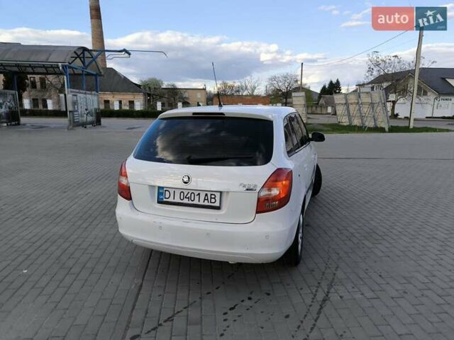 Белый Шкода Фабия, объемом двигателя 1.42 л и пробегом 300 тыс. км за 5200 $, фото 5 на Automoto.ua