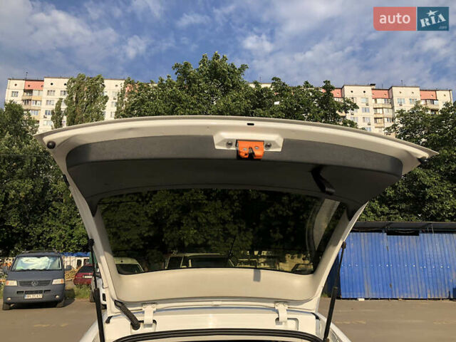 Білий Шкода Фабія, об'ємом двигуна 1.2 л та пробігом 209 тис. км за 4100 $, фото 17 на Automoto.ua