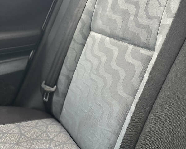 Белый Шкода Фабия, объемом двигателя 1.39 л и пробегом 178 тыс. км за 5500 $, фото 7 на Automoto.ua