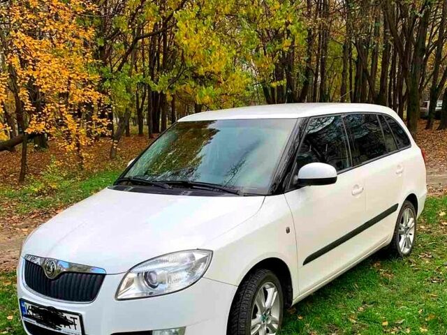 Белый Шкода Фабия, объемом двигателя 1.6 л и пробегом 240 тыс. км за 6300 $, фото 1 на Automoto.ua