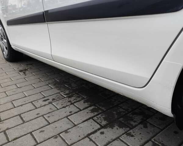 Білий Шкода Фабія, об'ємом двигуна 1.4 л та пробігом 182 тис. км за 5500 $, фото 39 на Automoto.ua