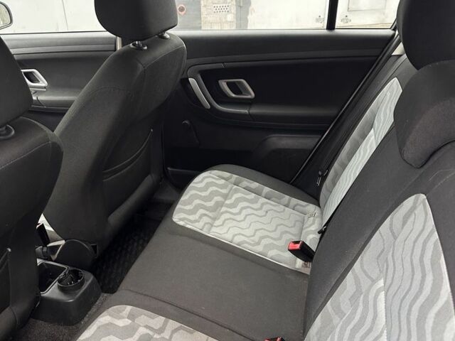 Белый Шкода Фабия, объемом двигателя 1.4 л и пробегом 246 тыс. км за 4500 $, фото 9 на Automoto.ua