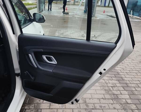 Білий Шкода Фабія, об'ємом двигуна 1.4 л та пробігом 182 тис. км за 5500 $, фото 35 на Automoto.ua