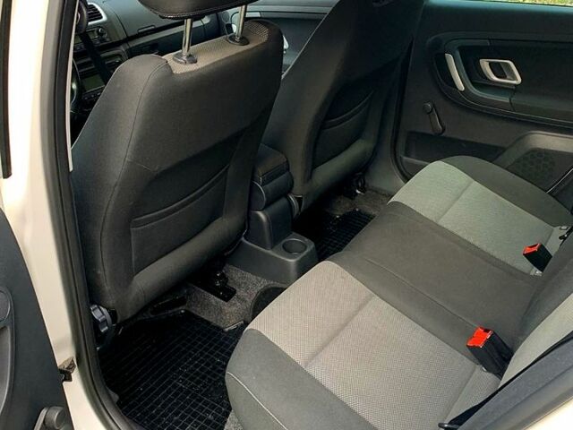 Белый Шкода Фабия, объемом двигателя 1.6 л и пробегом 240 тыс. км за 6300 $, фото 7 на Automoto.ua