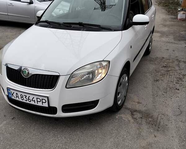 Білий Шкода Фабія, об'ємом двигуна 1.6 л та пробігом 238 тис. км за 4500 $, фото 1 на Automoto.ua