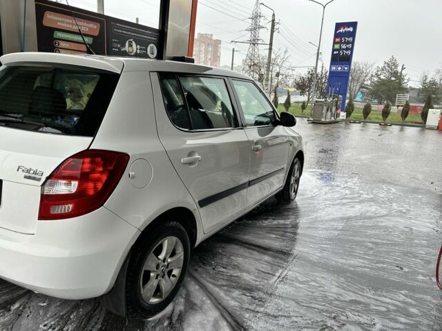 Білий Шкода Фабія, об'ємом двигуна 1.4 л та пробігом 210 тис. км за 4550 $, фото 4 на Automoto.ua