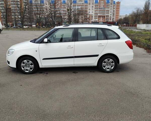 Белый Шкода Фабия, объемом двигателя 1.4 л и пробегом 182 тыс. км за 5300 $, фото 11 на Automoto.ua