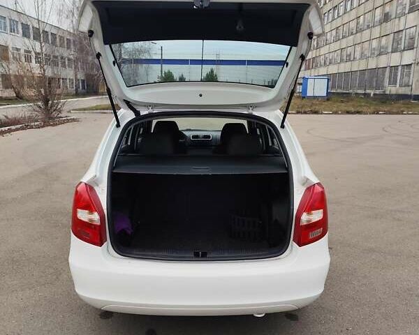 Білий Шкода Фабія, об'ємом двигуна 1.4 л та пробігом 182 тис. км за 5300 $, фото 19 на Automoto.ua