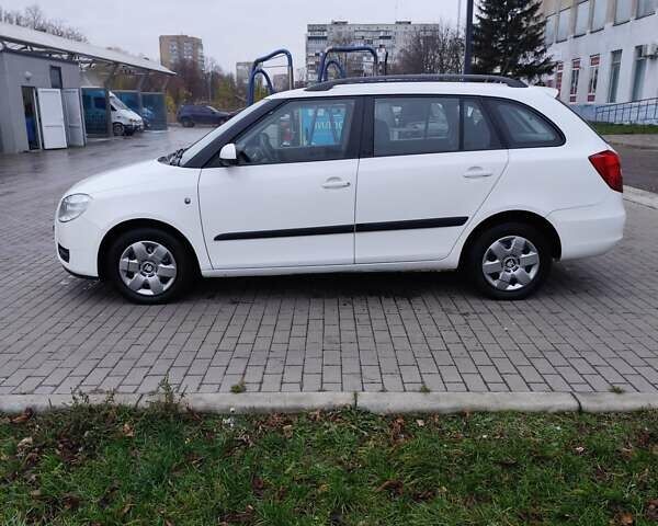 Білий Шкода Фабія, об'ємом двигуна 1.4 л та пробігом 182 тис. км за 5500 $, фото 3 на Automoto.ua