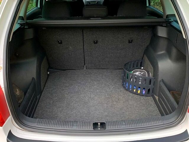 Белый Шкода Фабия, объемом двигателя 1.6 л и пробегом 240 тыс. км за 6300 $, фото 8 на Automoto.ua