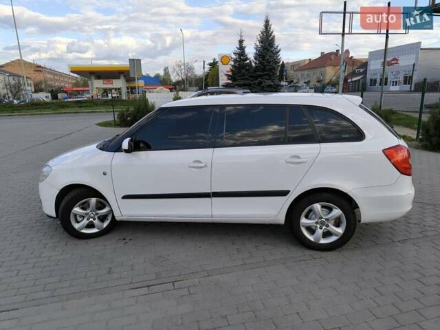 Белый Шкода Фабия, объемом двигателя 1.42 л и пробегом 300 тыс. км за 5200 $, фото 7 на Automoto.ua