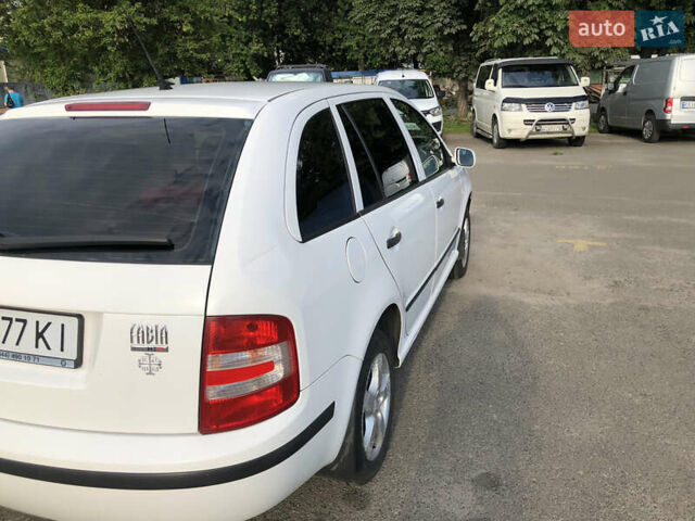 Білий Шкода Фабія, об'ємом двигуна 1.2 л та пробігом 209 тис. км за 4100 $, фото 5 на Automoto.ua