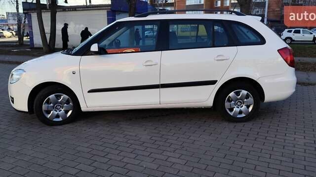 Білий Шкода Фабія, об'ємом двигуна 1.4 л та пробігом 182 тис. км за 5500 $, фото 4 на Automoto.ua