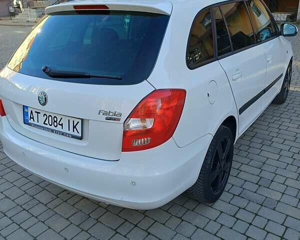 Білий Шкода Фабія, об'ємом двигуна 1.6 л та пробігом 211 тис. км за 6600 $, фото 3 на Automoto.ua