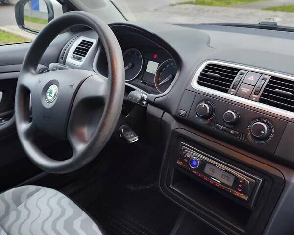 Білий Шкода Фабія, об'ємом двигуна 1.4 л та пробігом 182 тис. км за 5500 $, фото 28 на Automoto.ua