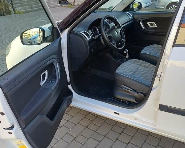 Білий Шкода Фабія, об'ємом двигуна 1.6 л та пробігом 211 тис. км за 6600 $, фото 9 на Automoto.ua