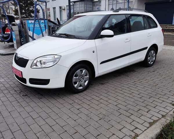 Білий Шкода Фабія, об'ємом двигуна 1.4 л та пробігом 182 тис. км за 5500 $, фото 4 на Automoto.ua
