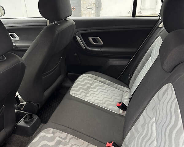 Белый Шкода Фабия, объемом двигателя 1.42 л и пробегом 247 тыс. км за 4500 $, фото 7 на Automoto.ua