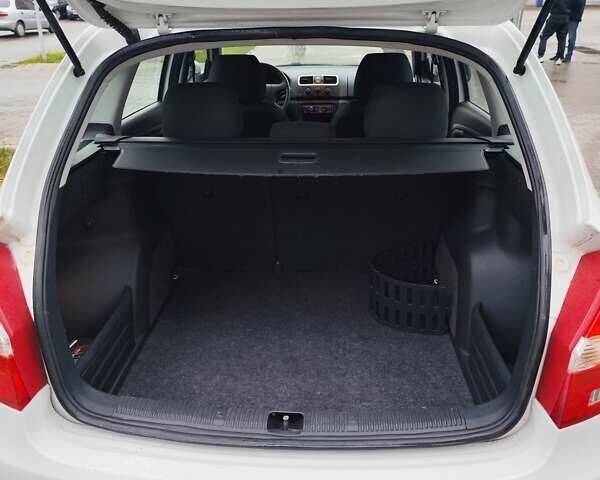 Білий Шкода Фабія, об'ємом двигуна 1.4 л та пробігом 182 тис. км за 5500 $, фото 31 на Automoto.ua