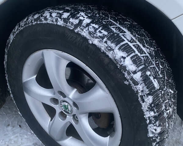 Білий Шкода Фабія, об'ємом двигуна 1.6 л та пробігом 236 тис. км за 4600 $, фото 3 на Automoto.ua