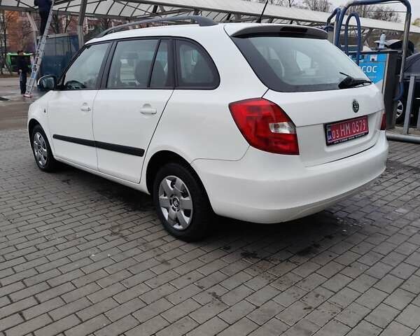 Білий Шкода Фабія, об'ємом двигуна 1.4 л та пробігом 182 тис. км за 5500 $, фото 6 на Automoto.ua