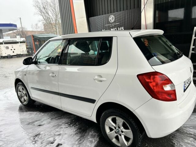 Білий Шкода Фабія, об'ємом двигуна 1.4 л та пробігом 210 тис. км за 4550 $, фото 3 на Automoto.ua