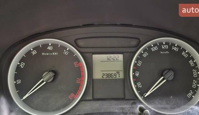 Білий Шкода Фабія, об'ємом двигуна 1.39 л та пробігом 239 тис. км за 6500 $, фото 10 на Automoto.ua
