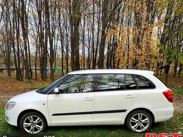 Белый Шкода Фабия, объемом двигателя 1.6 л и пробегом 240 тыс. км за 6300 $, фото 2 на Automoto.ua