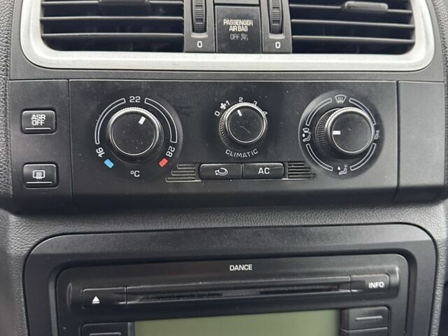 Белый Шкода Фабия, объемом двигателя 1.4 л и пробегом 246 тыс. км за 4500 $, фото 8 на Automoto.ua