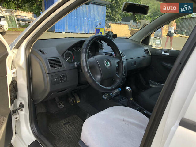 Білий Шкода Фабія, об'ємом двигуна 1.2 л та пробігом 209 тис. км за 4100 $, фото 16 на Automoto.ua