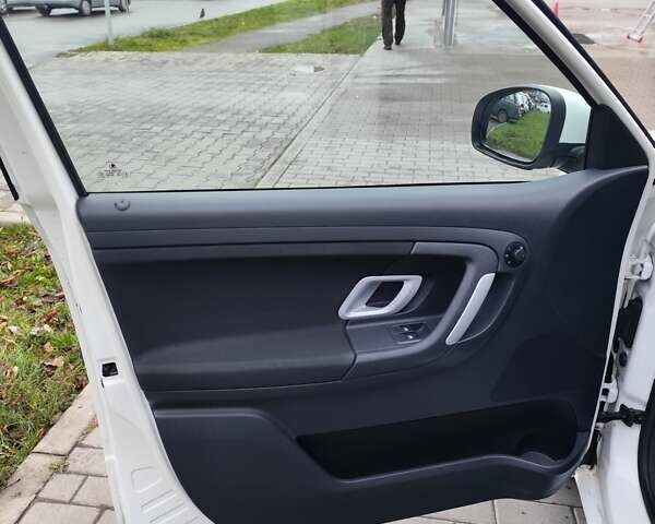 Білий Шкода Фабія, об'ємом двигуна 1.4 л та пробігом 182 тис. км за 5500 $, фото 24 на Automoto.ua