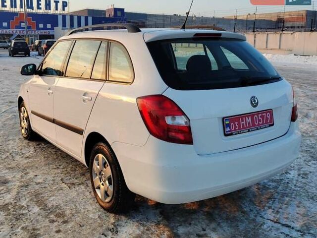 Белый Шкода Фабия, объемом двигателя 1.4 л и пробегом 182 тыс. км за 5555 $, фото 7 на Automoto.ua