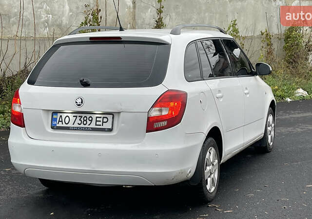 Белый Шкода Фабия, объемом двигателя 1.2 л и пробегом 315 тыс. км за 5000 $, фото 5 на Automoto.ua