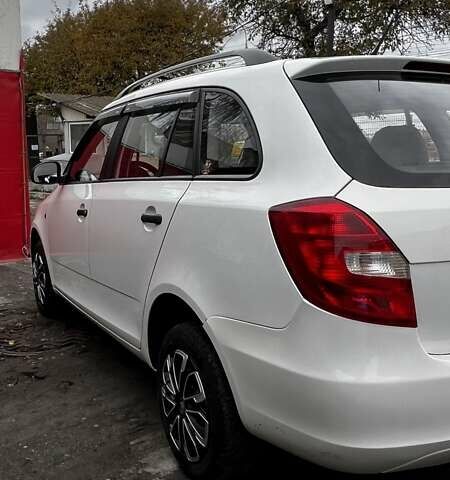 Білий Шкода Фабія, об'ємом двигуна 1.2 л та пробігом 256 тис. км за 4500 $, фото 1 на Automoto.ua